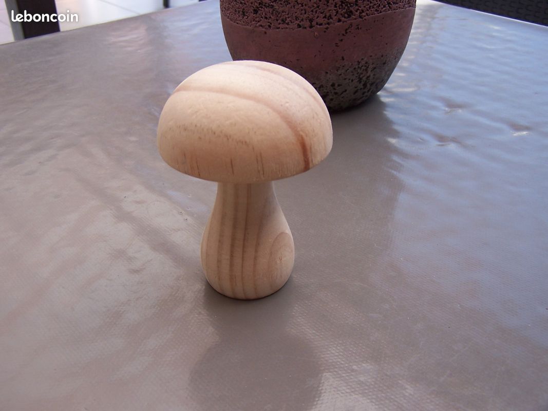 Champignon décoratif en bois clair brut (image 4)