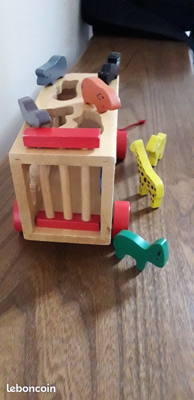 Camion de zoo en bois naturel avec phrares et roues rouge, 10 animaux de couleur (image 2)
