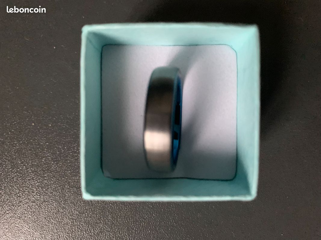 Bague en acier grise et bleue (image 2)