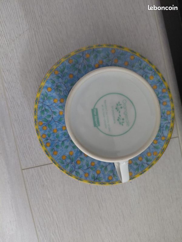 Tasses bleues et soucoupes (image 3)