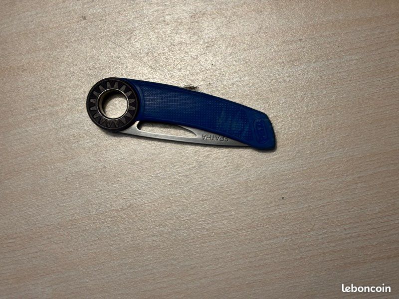 Couteau Pliant PETZL Spatha Noir - Avec Trou Mousqueton Pour Escalade