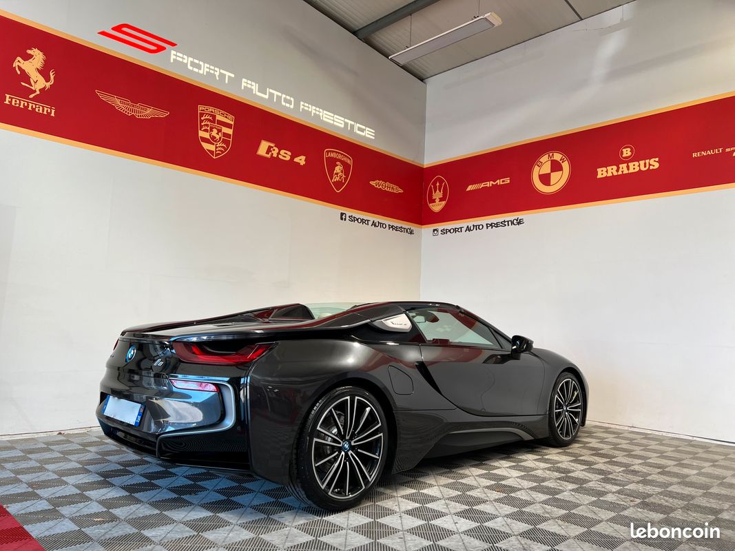 BMW i8 𝗿𝗼𝗮𝗱𝘀𝘁𝗲𝗿 374 cv ( visio et livraison possible ) (image 1)