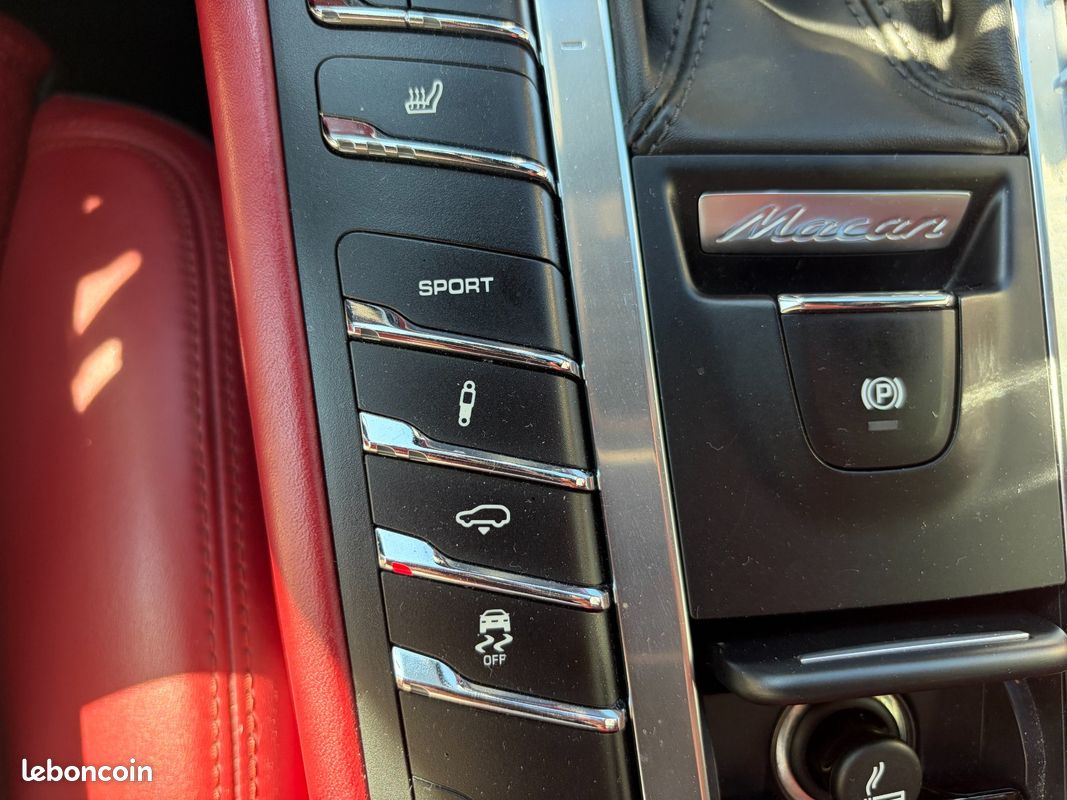 PORSCHE MACAN Turbo 3.6 V6 400 ch PDK avec CARPLAY / AUDIO BOSE / CAMERA (image 17)