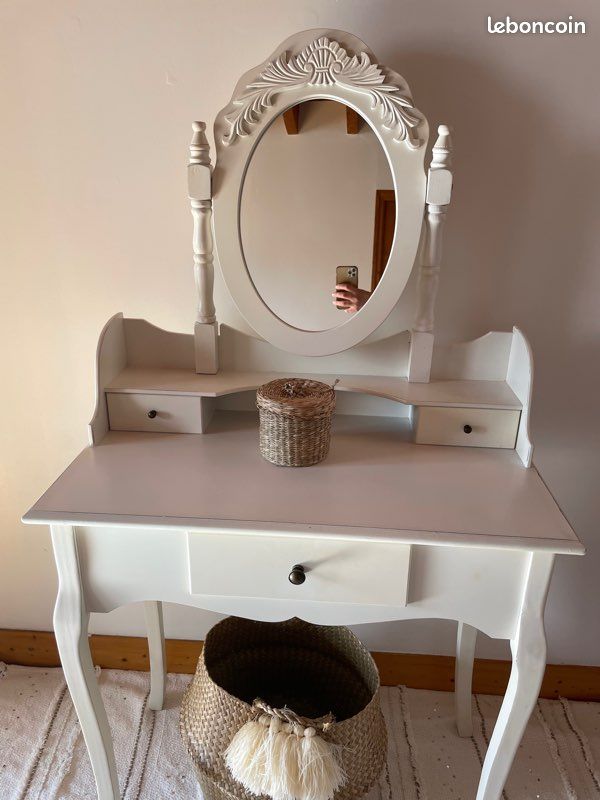 Coiffeuse en bois blanc avec miroir sculpté 140 x 74 (image 2)