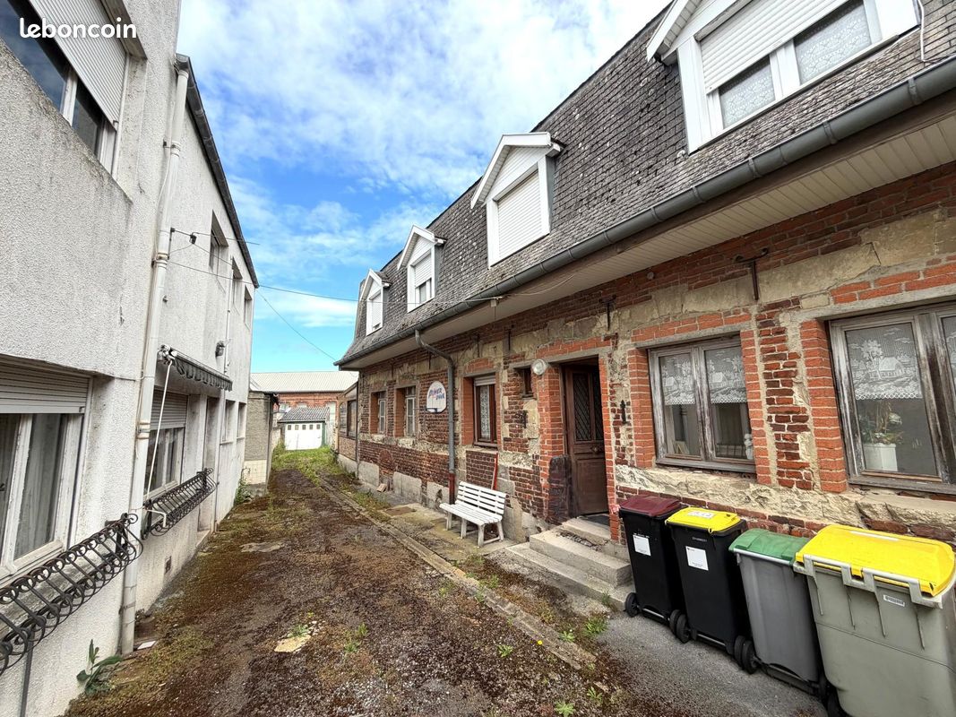 Maison 12 pièces 335 m² · à Avesnes-les-Aubert · 335 m² · 117 000 €