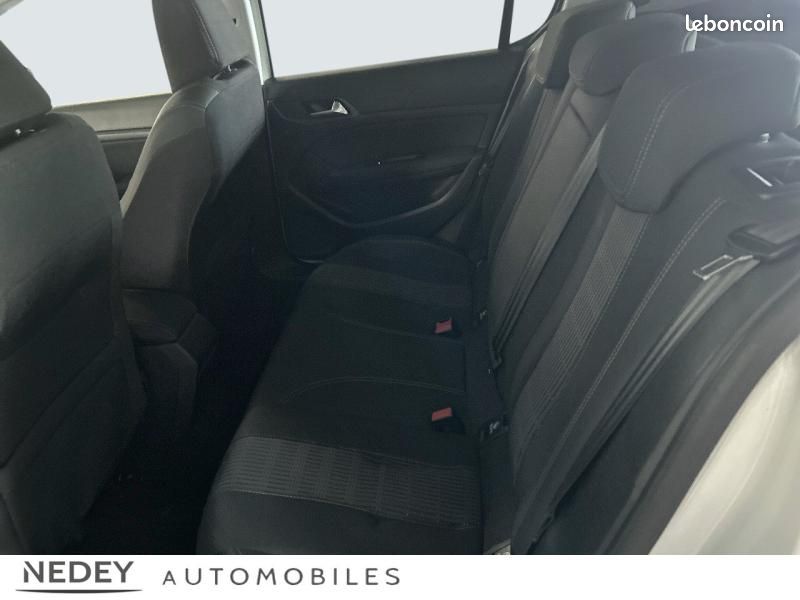 Peugeot 308 1.2 PureTech 130ch S&S Allure (image 12)