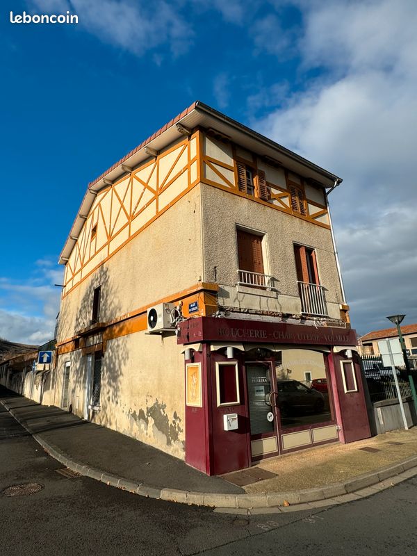 Local commercial 5 pièces 209 m² · à Les Martres-de-Veyre · 209 m² · 239 990 €