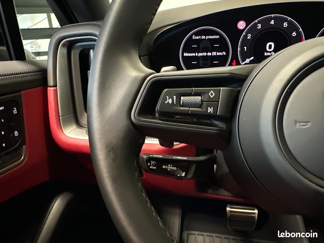 PORSCHE CAYENNE COUPE S E-Hybrid 3.0 V6 520 ch BVA - etat neuf - francais - dispo de suite - 07/2025 - Garantie - Interieu (image 18)