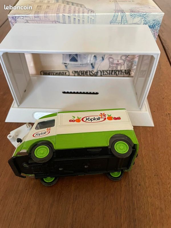 MATCHBOX YESTERYEAR A TASTE OF FRANCE 1947 CITROEN TYPE H VAN YOPLAIT YTF3