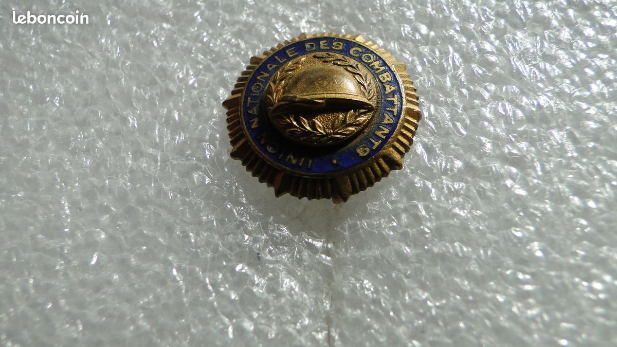 ANCIENNE INSIGNE BOUTONNIÈRE, timbre chocolat Cémoi, moutereau EUR 14