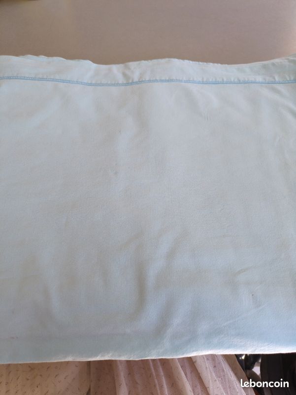 Drap plat bleu ciel avec un liseré (image 2)