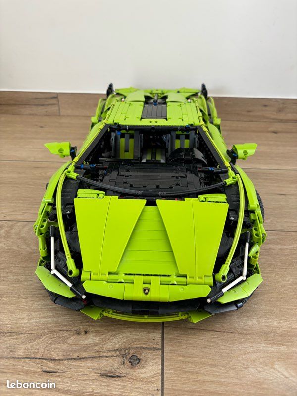 LEGO Technic Lamborghini Sián FKP 37 (image 3)