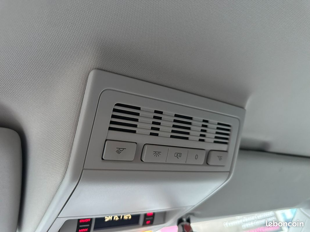 VOLKSWAGEN MULTIVAN 2.0 BiTDI 180 FAP Match DSG7 / DISTRIBUTION FAITE / PNEUS AV NEUFS (image 34)