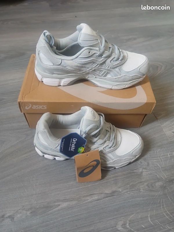 ASICS GelNYC Gris (image 1)