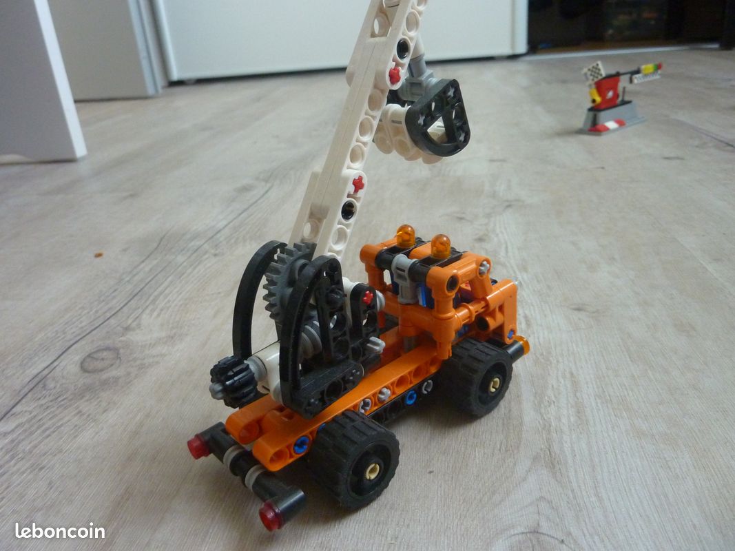 LEGO Technic 42088 La nacelle élévatrice Cherry Picker (image 4)