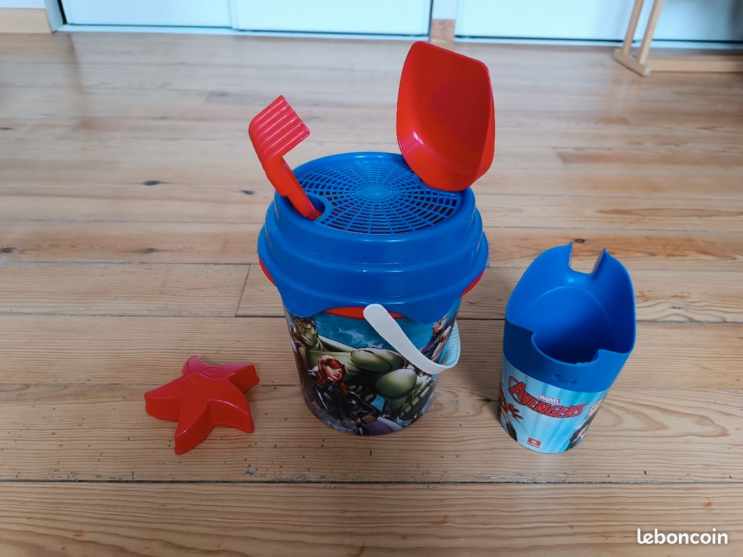 Seau de plage avengers + accessoires (image 1)