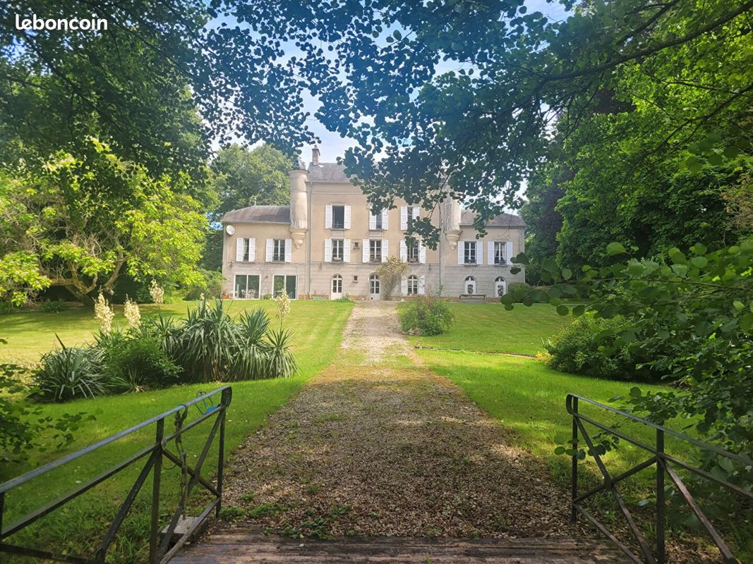 Maison 15 pièces 375 m² · à La Ferté-sous-Jouarre · 375 m² · 828 000 €