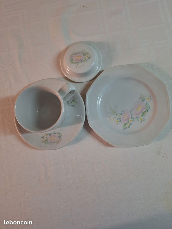 Tasse infusion et assiette dessert (image 2)