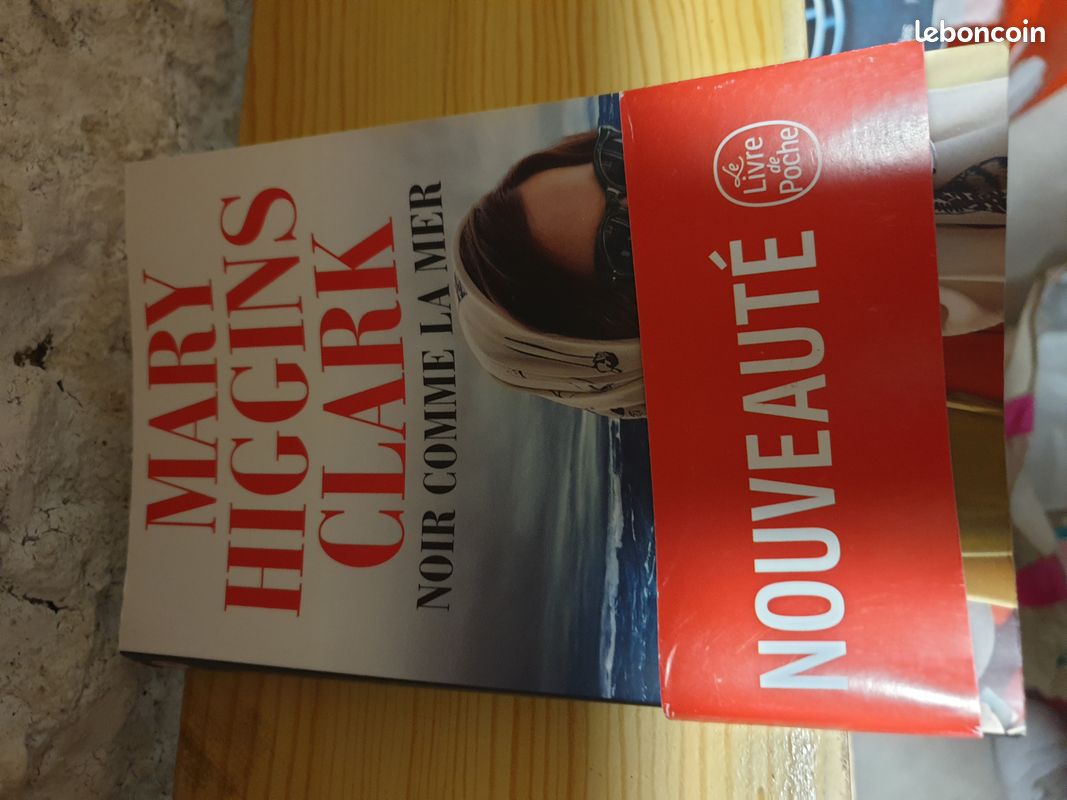 Vends livre noir comme la mer de Mary Higgins Clark (image 1)