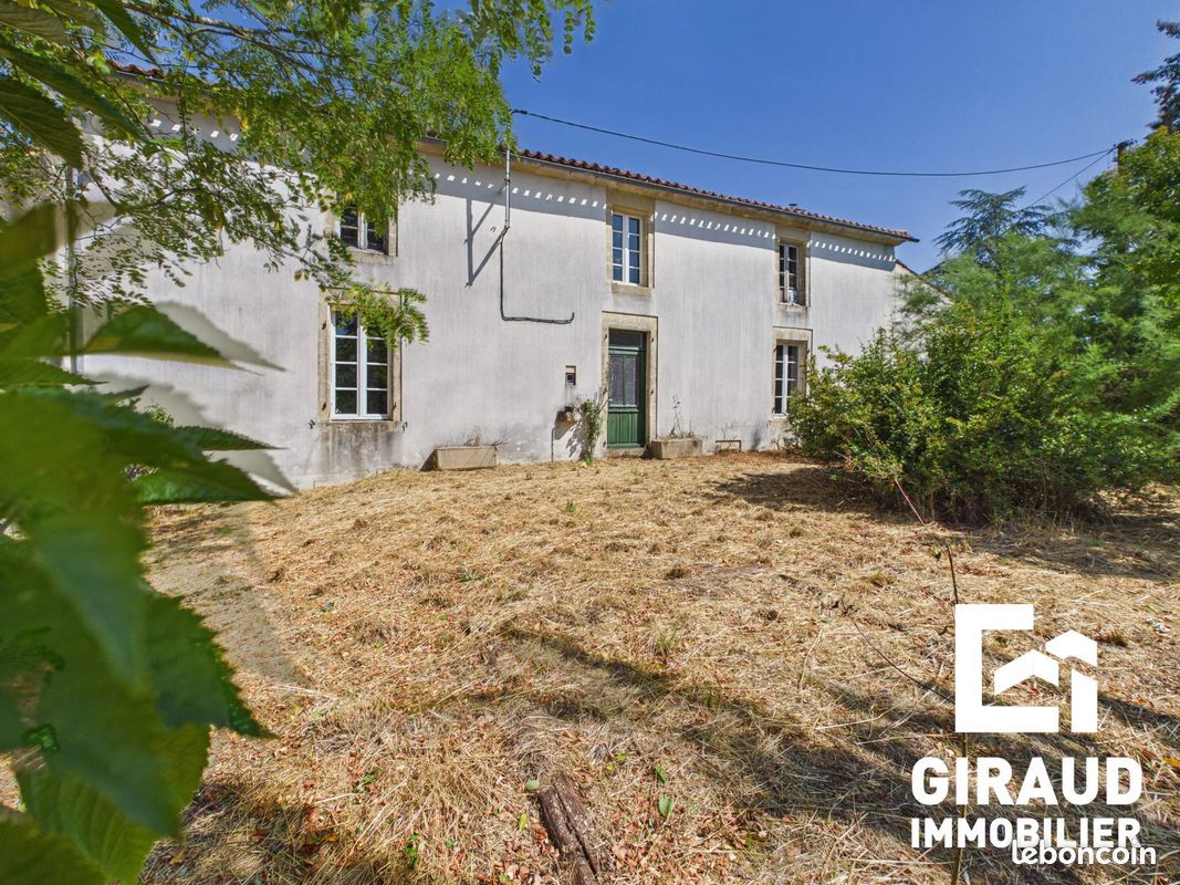 Maison 5 pièces 185 m² · à Vouvant · 185 m² · 93 900 €