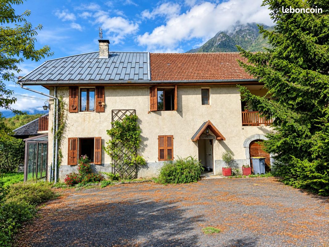 Maison 10 pièces 205 m² · à Mercury · 205 m² · 499 000 €