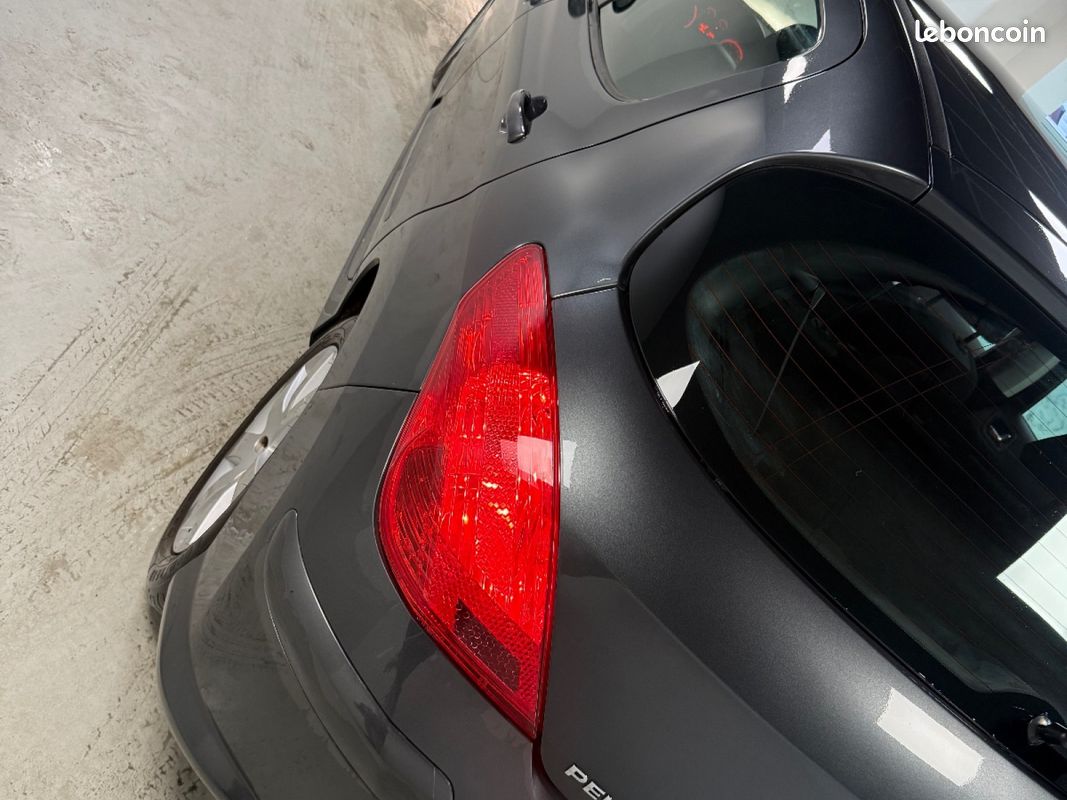 PEUGEOT 308 1.4 VTi 95ch Premium (image 2)