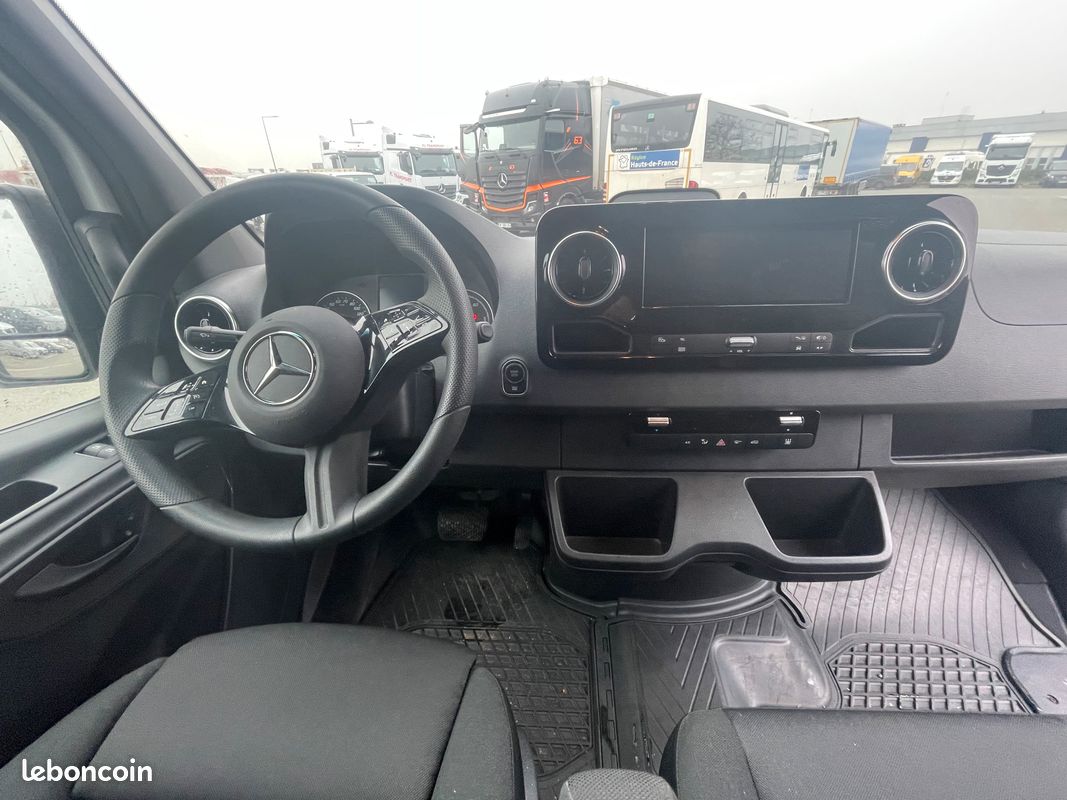 555 Euro(s) HT/Mois MERCEDES ELECTRIQUE E SPRINTER 43S L3H2 55 990 Euro(s) HT (image 4)