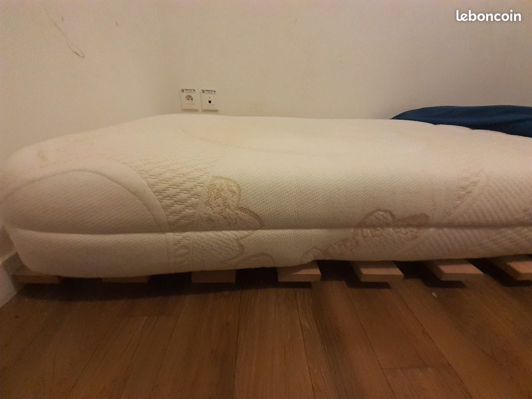 Très urgent vend matelas+ sommier tapisser négociable (image 2)