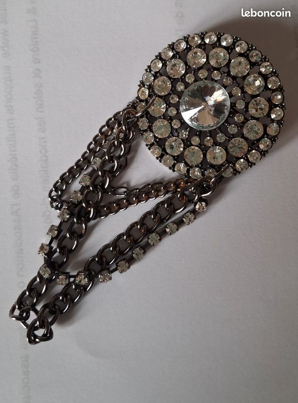 Jolie broche fantaisie (image 2)