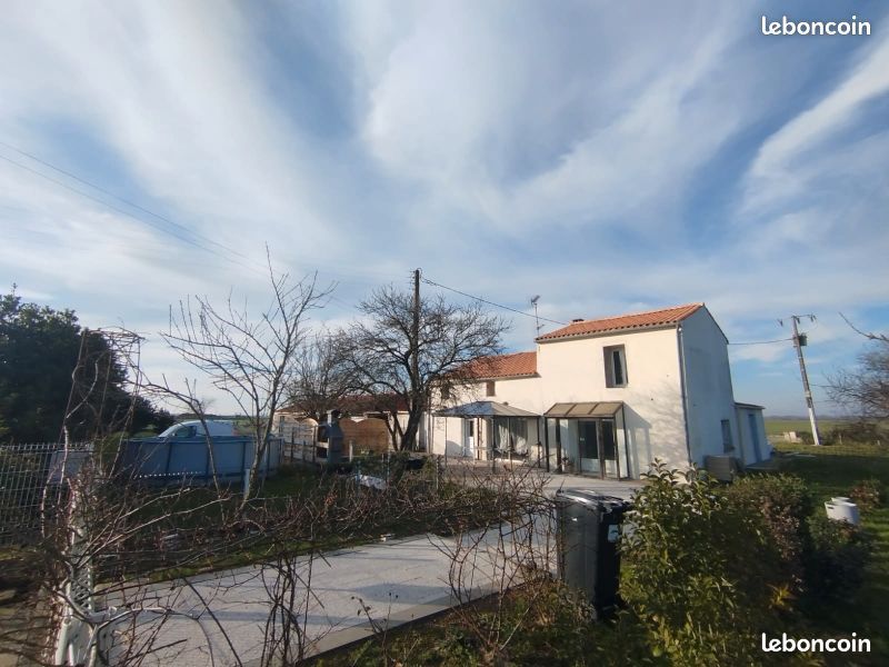 Maison 11 pièces 170 m² · à Moreilles · 170 m² · 184 000 €