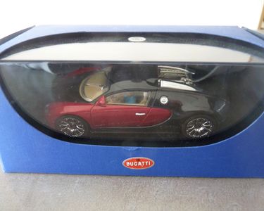 BUGATTI EB 16.4 VEYRON Noir et Rouge AUTOART 1:43
