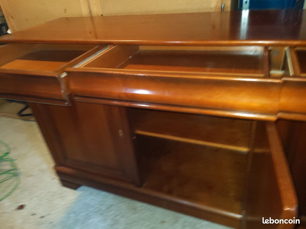 Buffet bas trois portes en merisier massif (image 3)