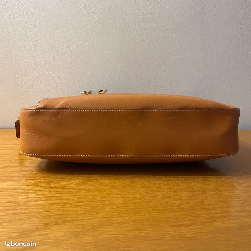 Rarissime Sac Hobo Salvatore Ferragamo Vintage 90s - Cuir Camel Tan & Fermoir Gancini Structuré (image 8)