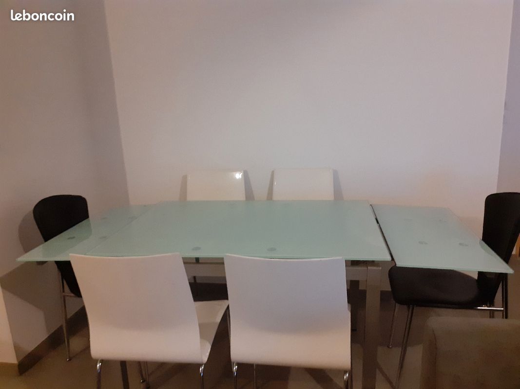 Table plus 8 chaise (image 1)