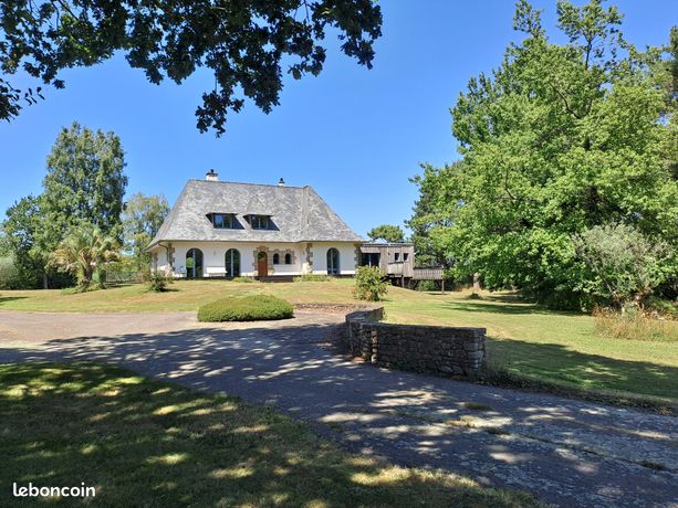 Propriété de 221 m2 habitables sur parc arboré de 19000 m2 à 12 min de Rennes nord