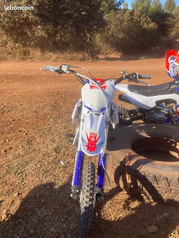 Une Dirt Bike 125cc pour vos sorties motocross : la BASTOS MXF 125