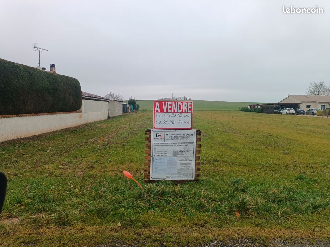 Terrain constructible · à Marsac · 28 000 €