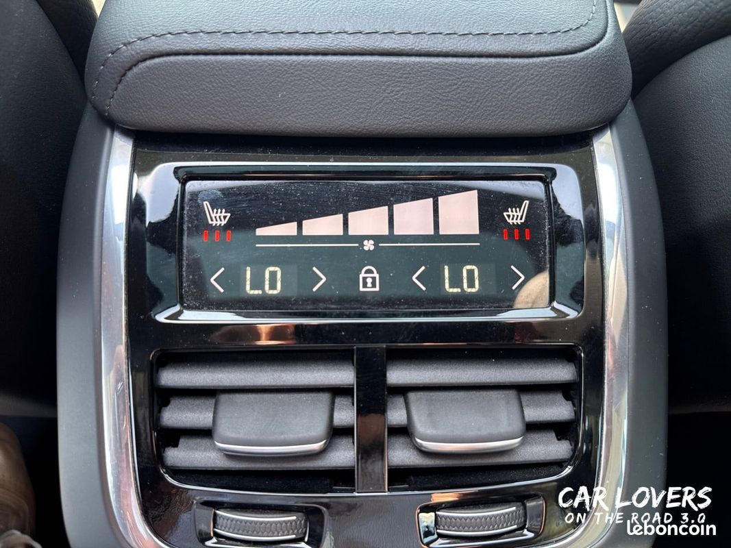 VOLVO V60 Micro hybride essence B4 197 ch DCT7 Ultra Style Dark (image 23)
