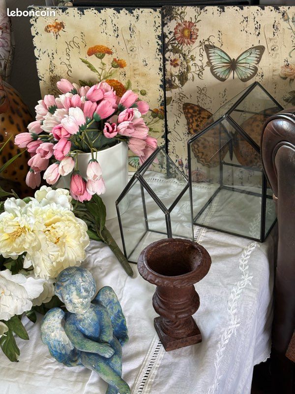 Tabouret pouf en velours.. ( Ostaria Design ). ….. (image 4)