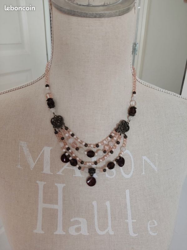 Collier en perles un jour ailleurs (image 1)