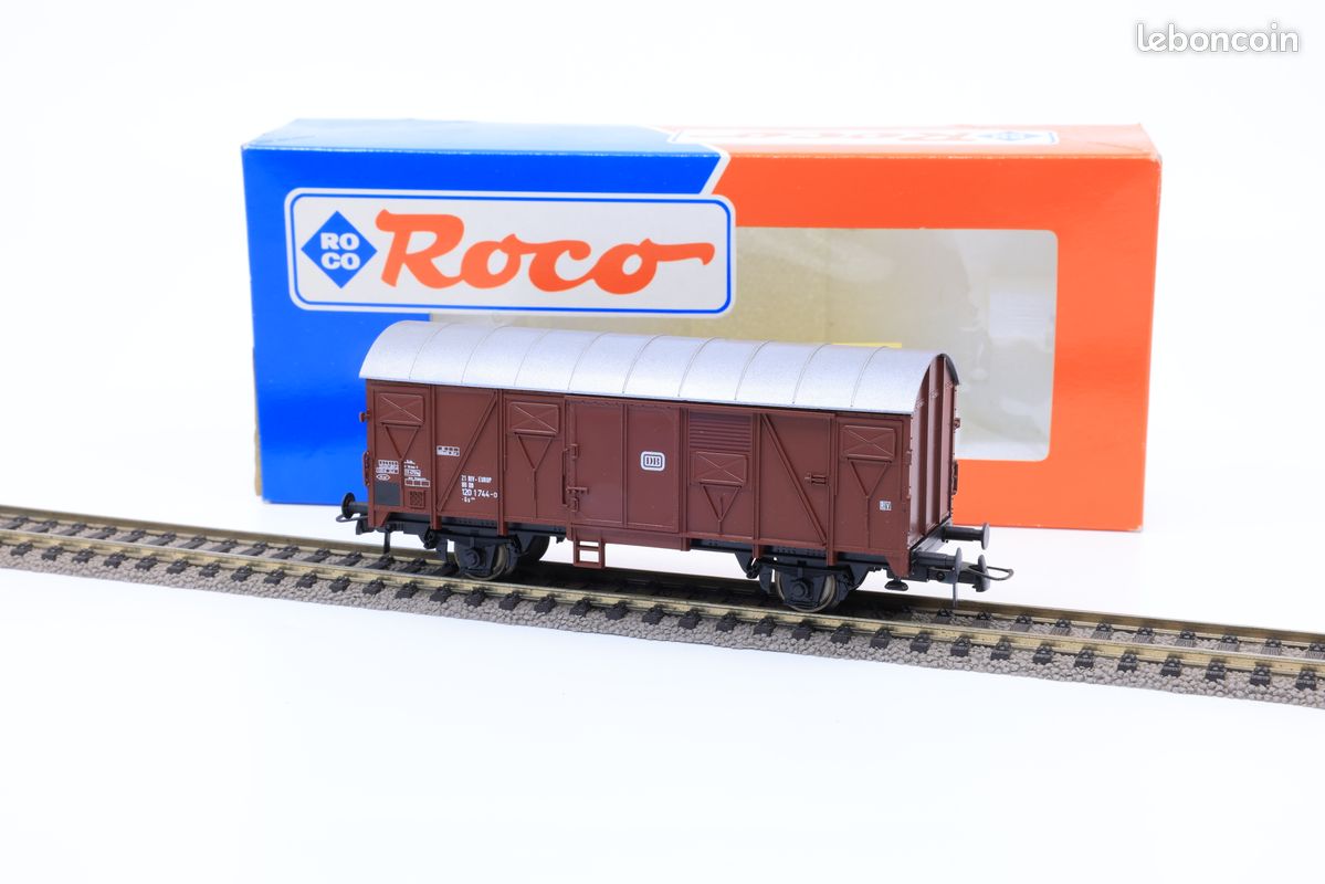 JEP WAGON COUVERT 4 PORTES LATERAL SANS BOITE HO