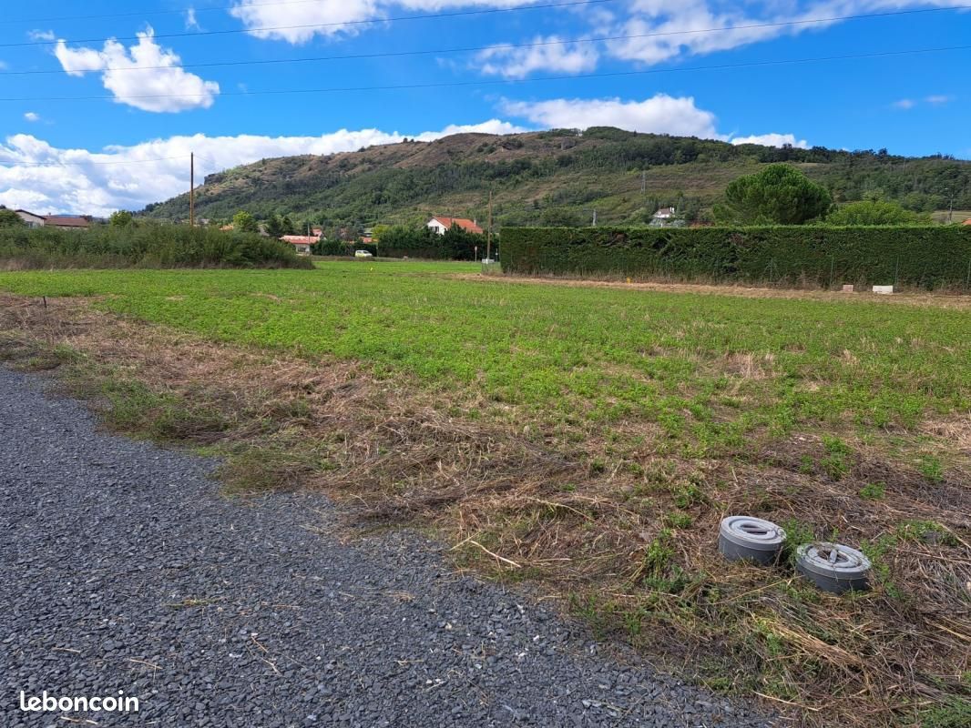 Terrain 580 m² Issoire · 72 000 €