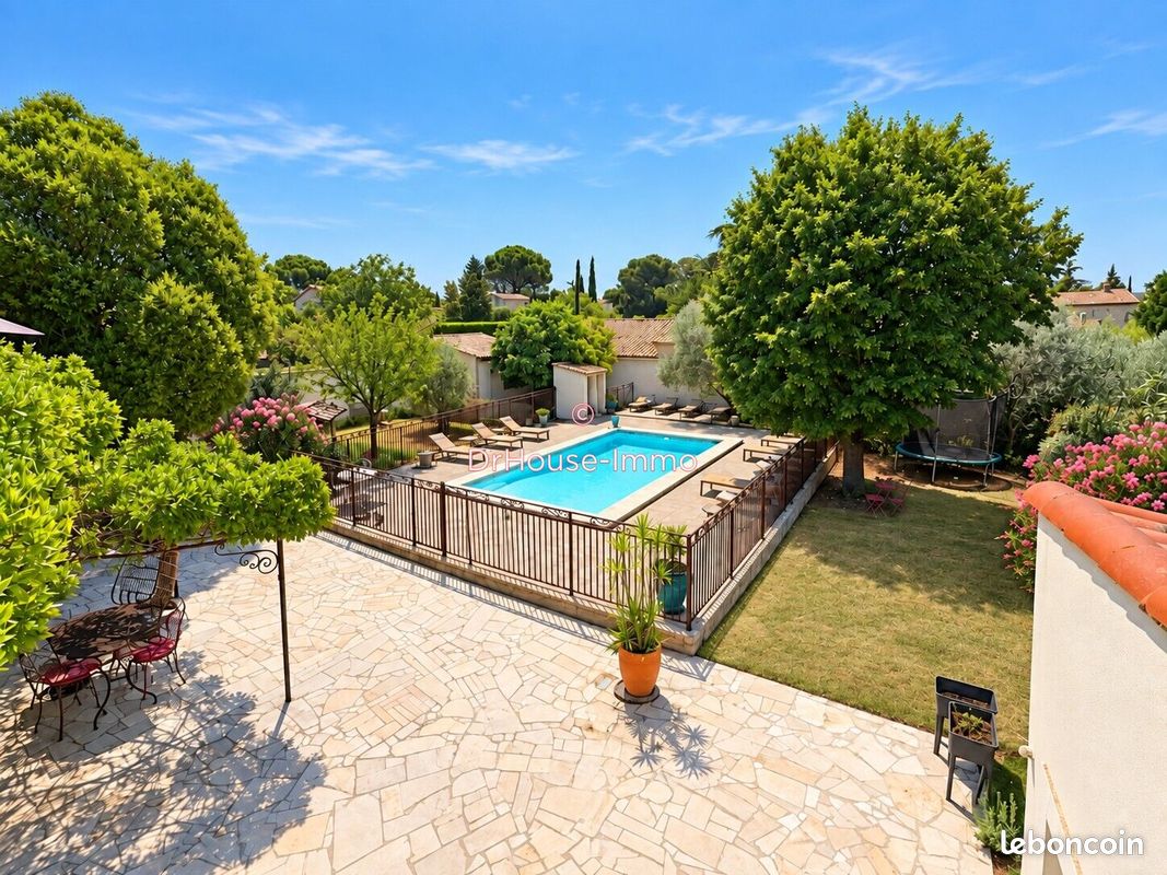 Maison 10 pièces 274 m² · à Morières-lès-Avignon · 274 m² · 690 000 €