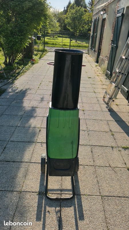 Broyeur de végétaux Florabest 2400W – Lame récente (image 1)