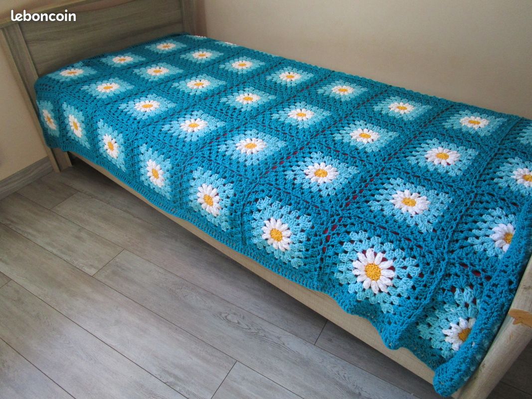 Magnifique couvre-lit sans réserve, réalisé en crochet fin