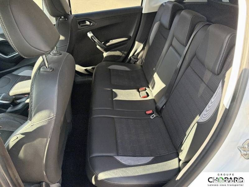 Peugeot 2008 1.2 PureTech 110ch S&S EAT6 GT Line (image 10)