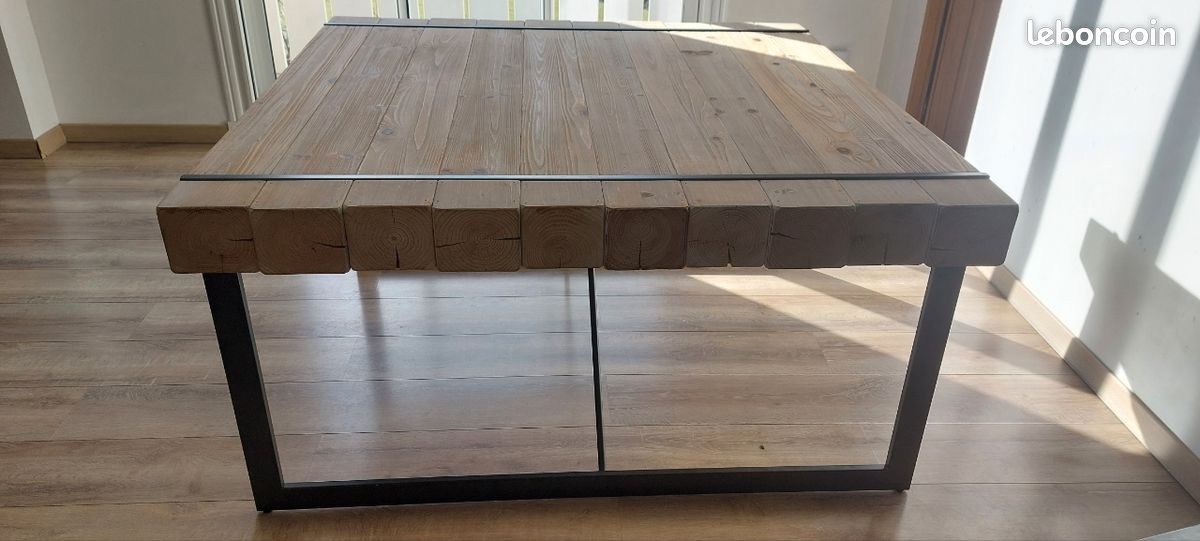 Table carré (image 1)