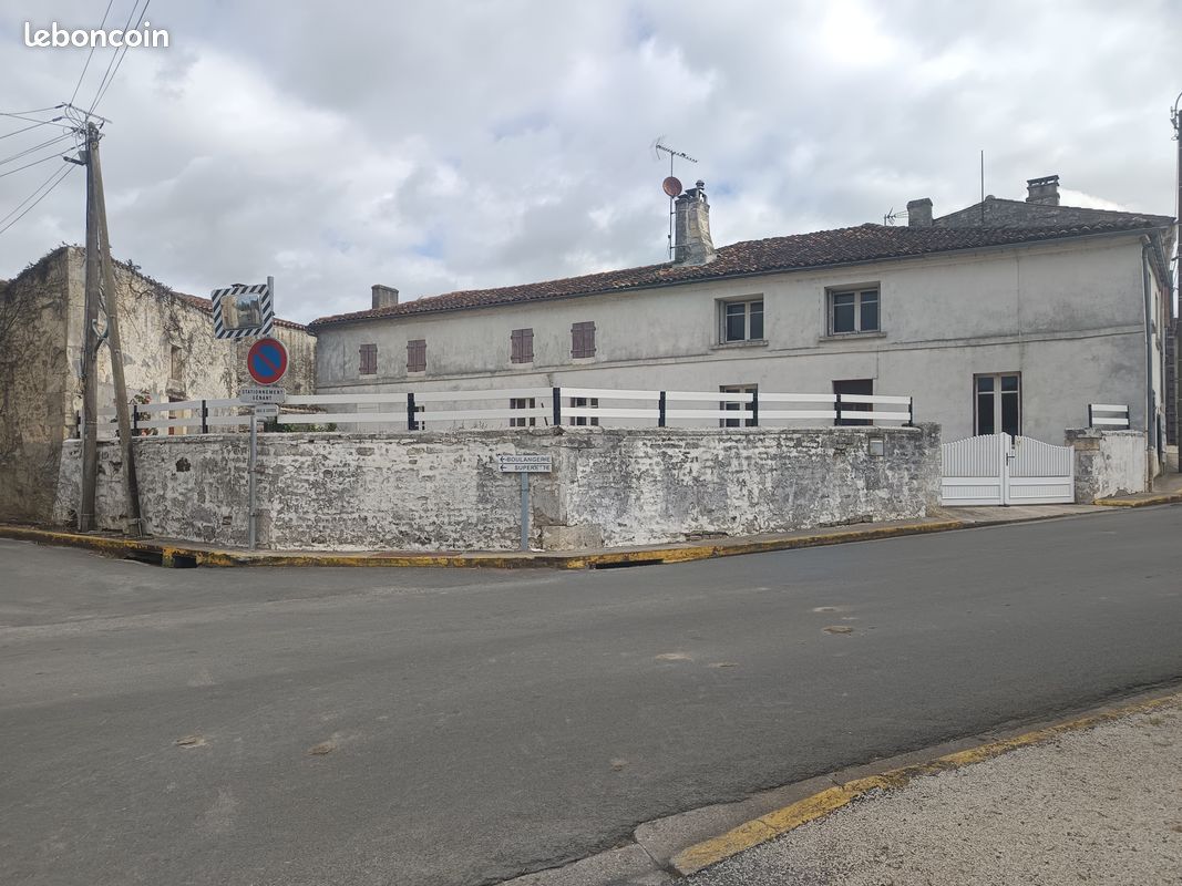 Maison 8 pièces 200 m² · à Migron · 200 m² · 100 000 €