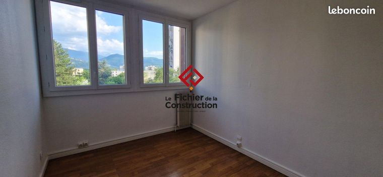 https://img.leboncoin.fr/api/v1/lbcpb1/images/0e/df/32/0edf32e1ffc16c28501118061e7915167bb54eb6.jpg?rule=ad-image