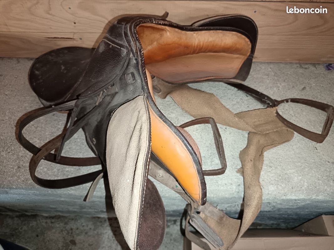 Ancienne selle de cheval, mule ou âne (image 1)
